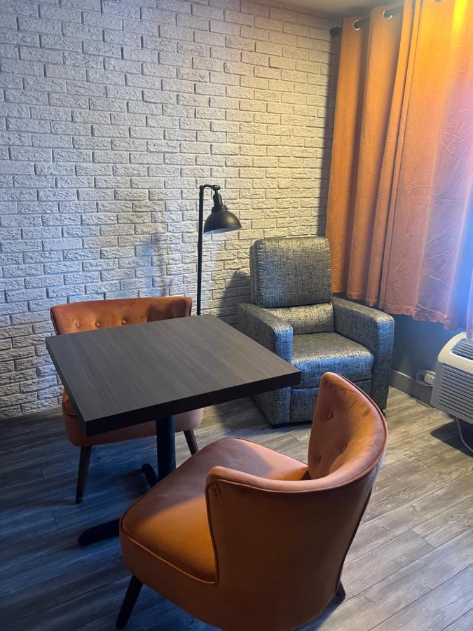 Motel Complexe Dix80 Mont-Laurier Esterno foto
